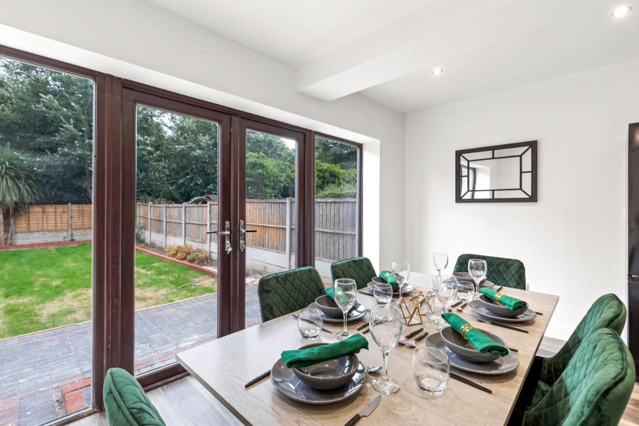 Walsall - 4 Bedroom House, Wi-Fi, Garden , Sleeps 8 - Jrr Stays Bescot Exterior photo