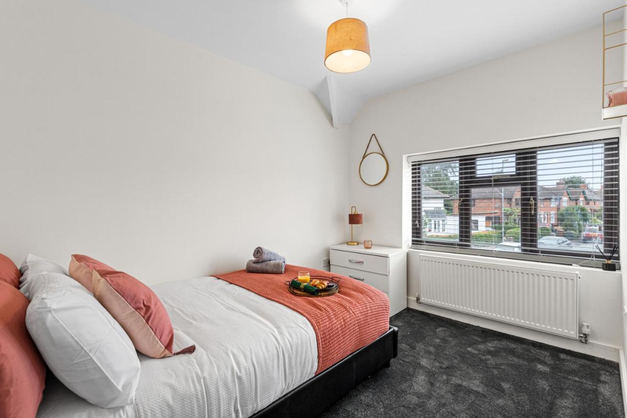 Walsall - 4 Bedroom House, Wi-Fi, Garden , Sleeps 8 - Jrr Stays Bescot Exterior photo